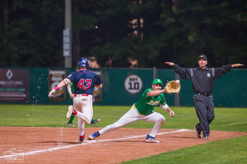 Finales de Division : Coaticook tire de l'arrière